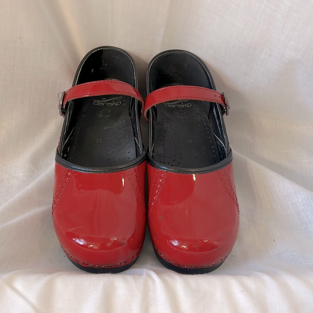 Totally Cute Paten leather red Mary Jane’s